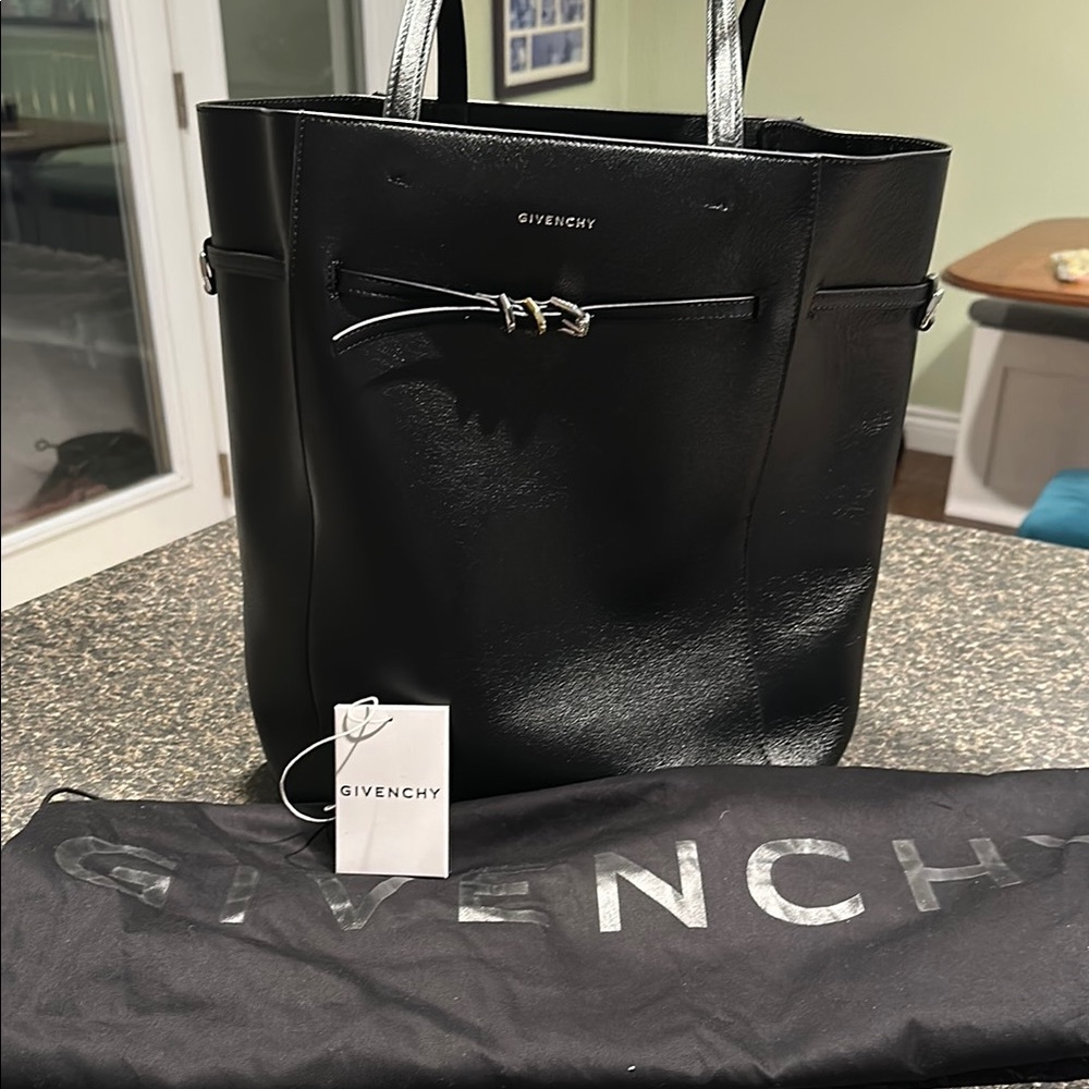 Chic Black Leather Tote Bag